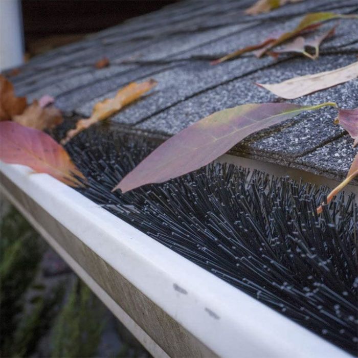 Spazzola per grondaia 5 m (5 pz x 1 m) – Protezione efficace contro foglie, martore e uccelli per la tua grondaia o impianto solare Ø 10 cm o Ø 15 cm